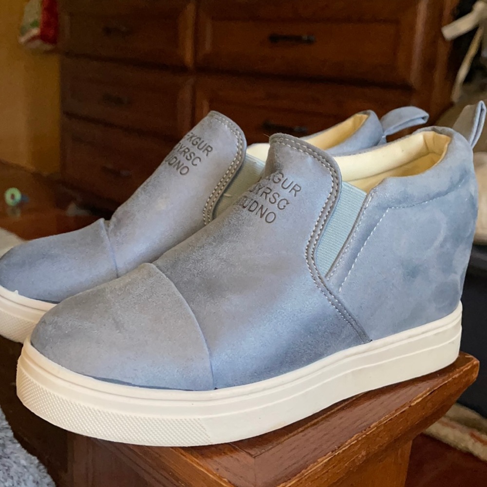 Wedge slips ons
